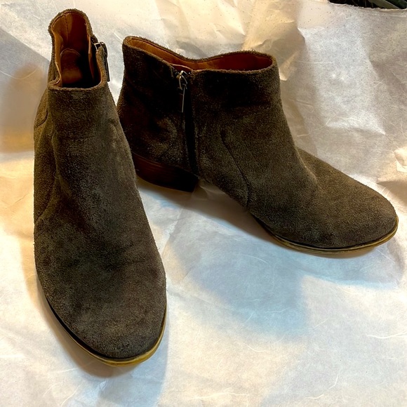 Lucky Brand Suede Chelsea Dusters 1 1/2”heel - Picture 2 of 11